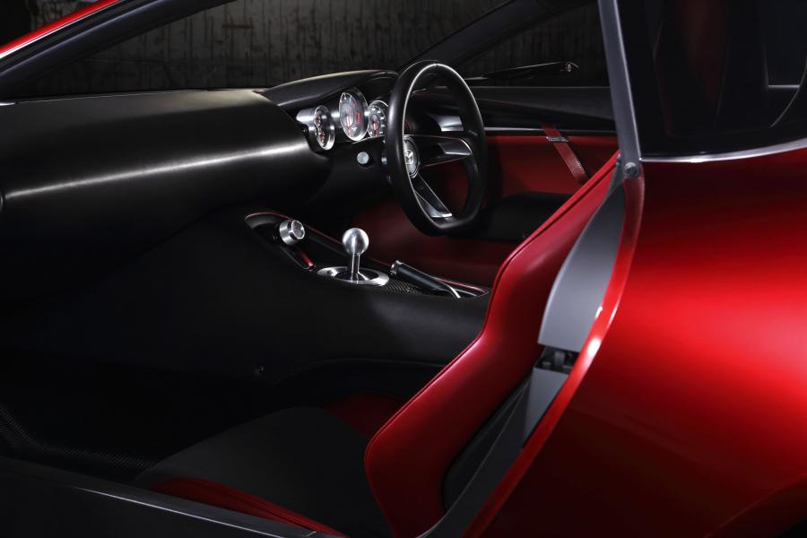Интерьер Mazda RX-VISION 2015 года  (фото 6 из 11)